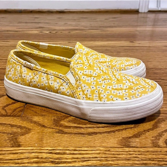 Keds Floral Sneakers 🌼 - Picture 3 of 11